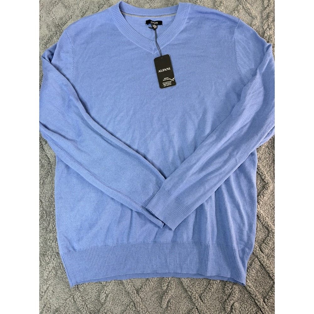 Alfani long sleeved light weight v-neck men's sweater size large Wool Blend